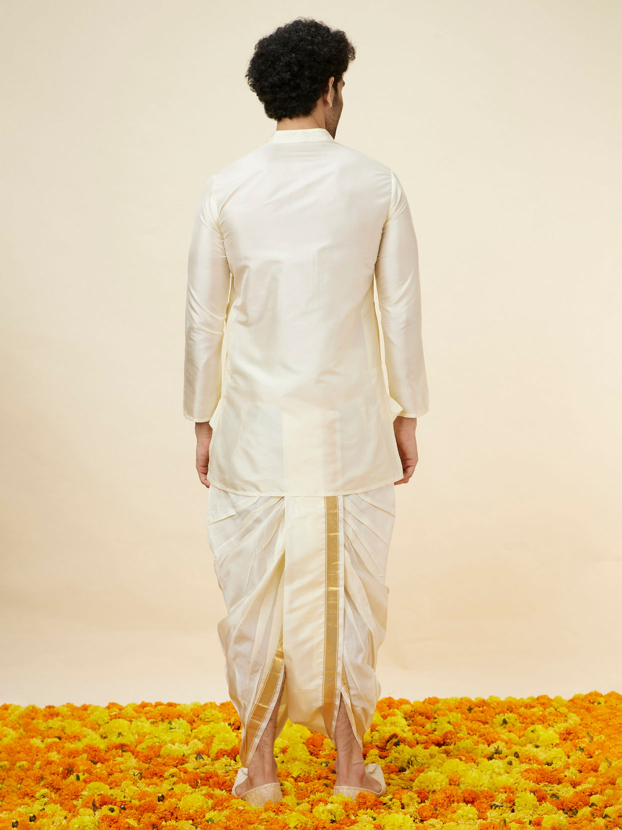 alt message - Manyavar Men Ivory White Traditional South Indian Kurta Pancha Set image number 6